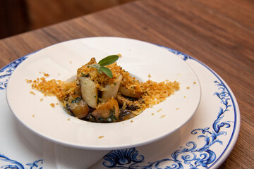Grilled squid with mushrooms and bread loaf