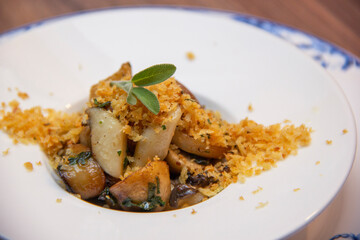 Grilled squid with mushrooms and bread loaf