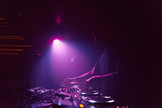 DJ