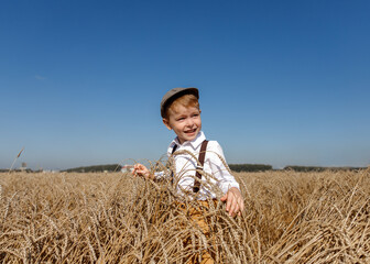 Naklejka na ściany i meble child playing in the field