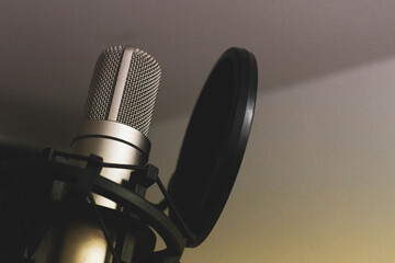 studio microphone with anti-noise