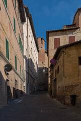 Fototapeta na wymiar Straße in der Altstadt von Siena in der Toskana in Italien 