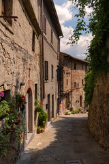 Fototapeta na wymiar Narrow street at the old town of Anghiari at the Tuscany Region in Italy 