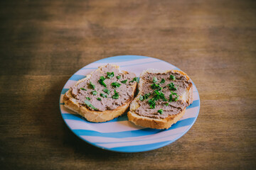 Leberwurst en toastada pate de cerdo