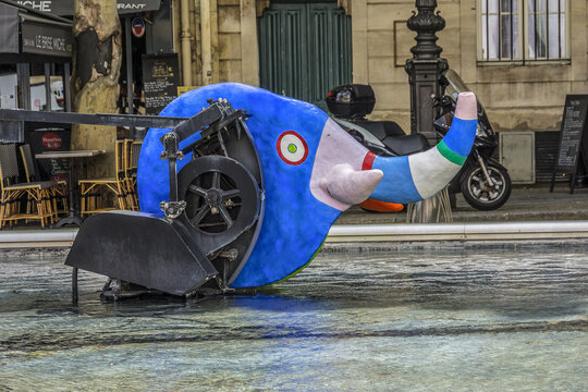 Stravinsky Fountain (1983) is a fountain with 16 works of sculpture, moving and spraying water, representing works of composer Igor Stravinsky. Place Stravinsky in Paris. PARIS, FRANCE. May 13, 2014.