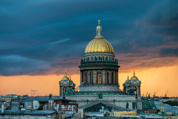 Fototapeta na wymiar View of St. Isaac's Cathedral, Saint Petersburg city, Russia. Storm clouds on the horizon, beautiful cityscape in a thunder