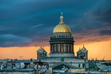 Deurstickers View of St. Isaac's Cathedral, Saint Petersburg city, Russia. Storm clouds on the horizon, beautiful cityscape in a thunder © vladi_mir