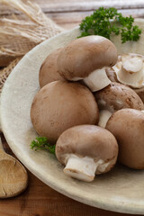 Braune Champignons