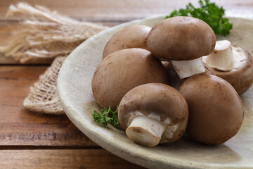 Braune Champignons
