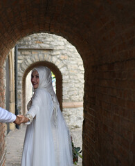 Fotoshooting von Braut und Bräutigam nach der Hochzeit