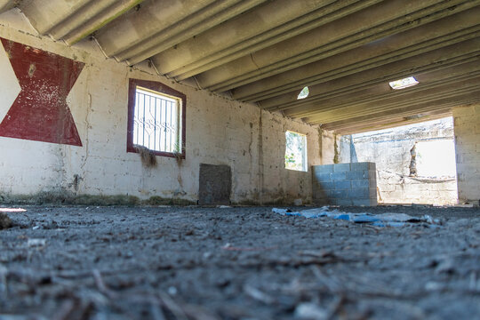 Bodega Abandonada En San Fernando, Tamaulipas, México, Dónde Se Registró La Masacre De 72 Migrantes El 22 De Agosto De 2010, A Manos De Miembros De Un Cártel Del Narcotráfico.