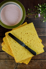 Sponge layer cake and frosting for making square cake.