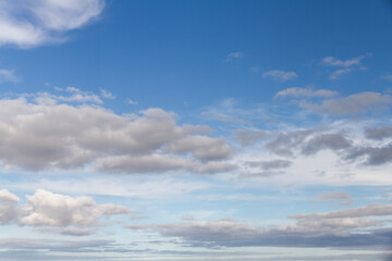 Fototapeta na wymiar A big blue sky with a variety of clouds. 