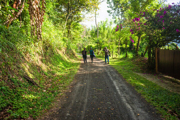 Fototapeta premium Amaga, Antioquia / Colombia. March 31, 2019. People walking through the countryside in 