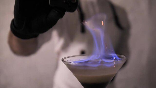 Bartender Strew Cinnamon Powder to Flame of Cocktail, Flaming Cocktail Alcohol Drink, Bar Party