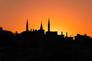 Fototapeta premium Istanbul silhouette with sunset sky, Turkey