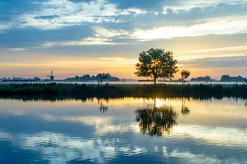 Sunrise over the meadows of the Zwanburgerpolder at the Kagerplassen in the South-Holland village of Warmond in the Netherlands.