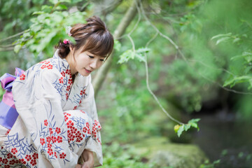 浴衣姿の女性

