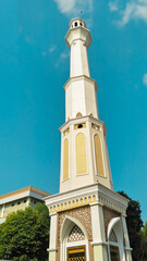 Obraz premium the mosque tower during the day