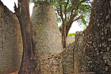 Great Zimbabwe, Zimbabwe
Gro&szlig;-Simbabwe ist eine Ruinenstadt, die 39 Kilometer von Masvingo entfernt in der Provinz Masvingo in Simbabwe liegt.