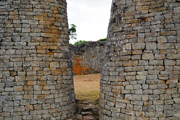 Great Zimbabwe, Zimbabwe
Gro&szlig;-Simbabwe ist eine Ruinenstadt, die 39 Kilometer von Masvingo entfernt in der Provinz Masvingo in Simbabwe liegt.