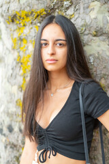 Fototapeta premium NIÑA JOVEN ESPAÑOLA PELO MORENO