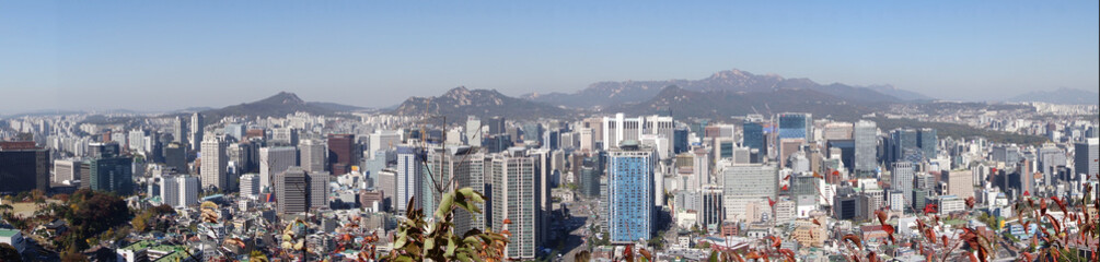 Fototapeta na wymiar Aerial shot of Seoul skyline from Namsan Park