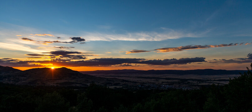 PUESTA DE SOL MONTA&Ntilde;A DESDE LOS TORILES PE&Ntilde;A NEGRA PIEDRAH&Iacute;TA &Aacute;VILA