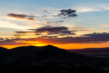 ATARDECER PUESTA DE SOL VALLE DEL CORNEJA