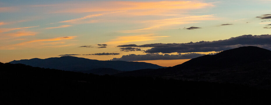 PUESTA DE SOL MONTA&Ntilde;A DESDE LOS TORILES PE&Ntilde;A NEGRA PIEDRAH&Iacute;TA &Aacute;VILA