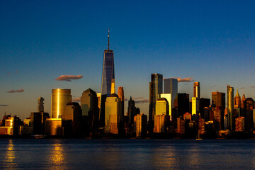 Fototapeta premium Panoramę Manhattanu o zmierzchu