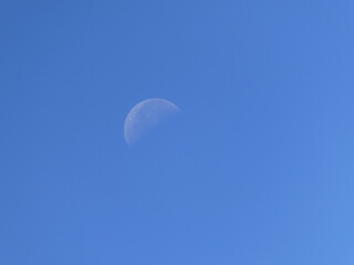 La lune en plein jour 