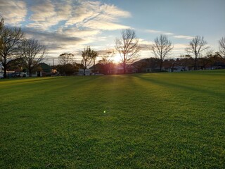 Obraz premium bright sunset in the park