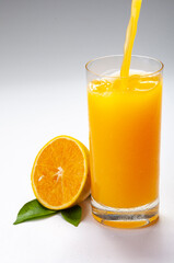 Fototapeta na wymiar suco de laranja natural
