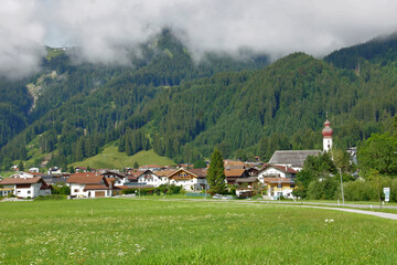 Fototapeta na wymiar Wängle bei Reutte im Inntal in Österreich 