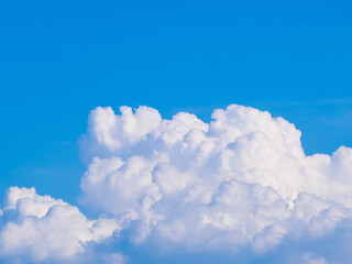 Naklejka na ściany i meble 夏の青空と大きな入道雲