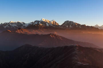 Naklejka premium Himalayan range view from Pikey Peak, Nepal, with snowy summits and valleys.
