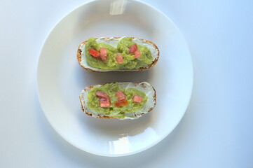 Toasted buns with cream cheese and guacamole
