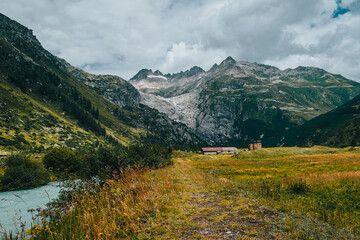 Paisaje de montañas suizas