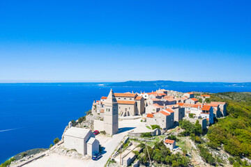 Fototapeta na wymiar Amazing historic town of Lubenice on the high cliff, Cres island in Croatia, Adriatic sea in background 