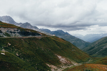 Paisaje con montañas y un valle