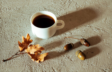 Cup of acorn coffee on a gray background. An alternative to traditional coffee, a healthy homemade eco-friendly hot drink with a coffee flavor and without caffeine. Health concept. © t.sableaux