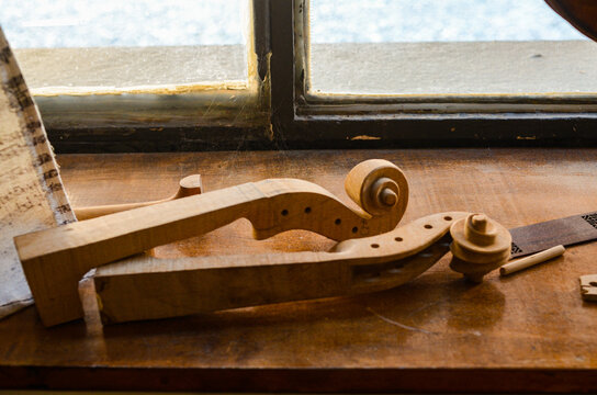 Violion scroll at biolin maker workshop