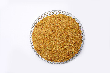 Roasted coriander seeds in glass plate