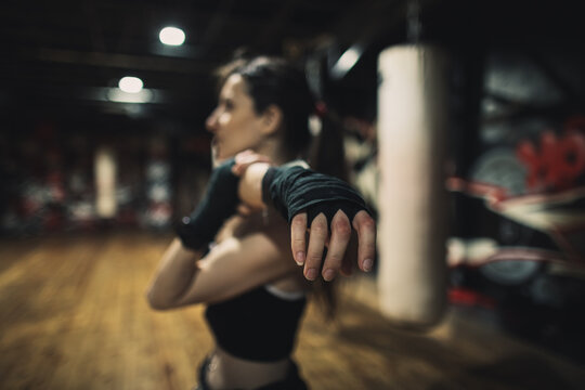 Teacher trainning muay thai in her gym.