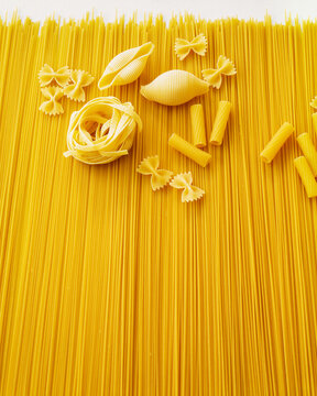 Various types of raw pasta and spaghetti