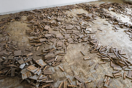 Removing old wood parquet from the floor