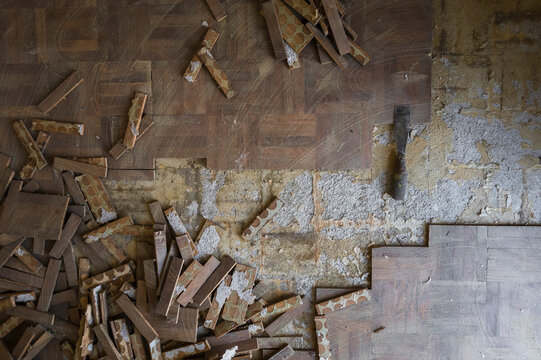 Removing old wood parquet from the floor