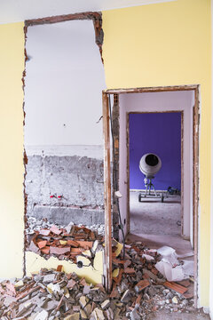 Bricklaying works for renewing an apartment