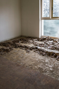 Removing old wood parquet from the floor
